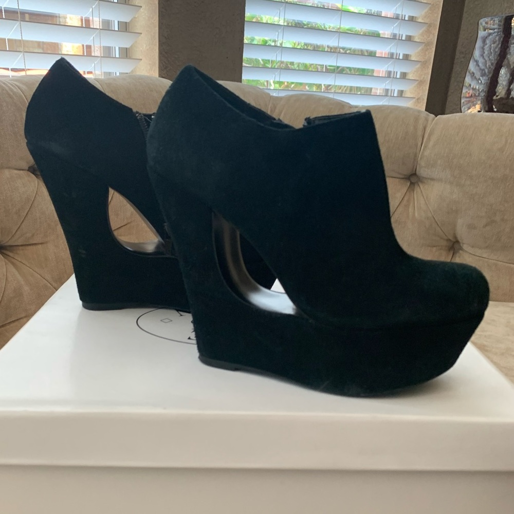 Steve Madden Wedge size 6